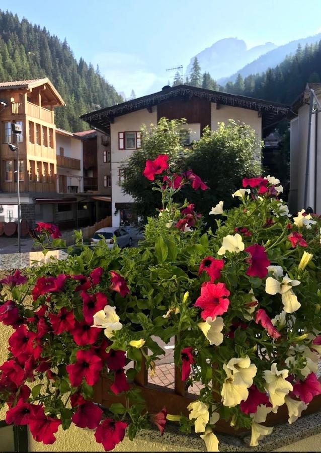 Albergo Centrale Canazei Exterior photo